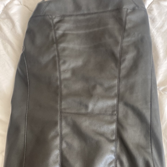 size large but fits more like XL - Picture 3 of 3